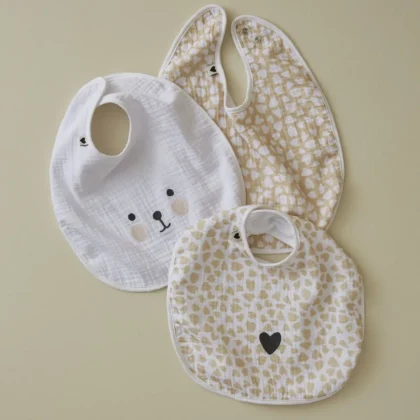 Set de tres baberos Petit coeur