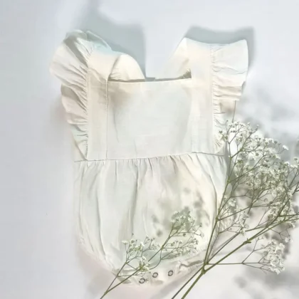 Body con volantes en blanco antiguo