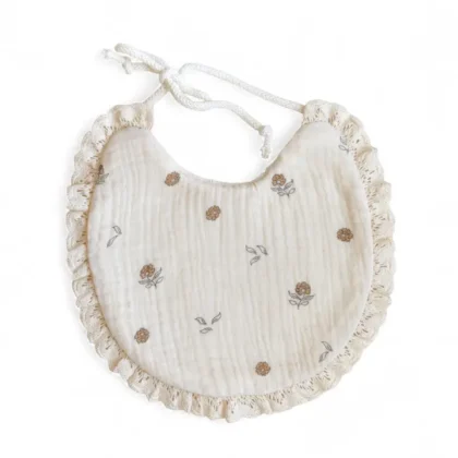 Babero de bebé / Flores pequeñas y encaje
