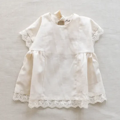 Vestido Malia de lino con detalles de encaje color crema