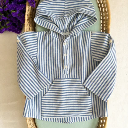 Sudadera con capucha a rayas azules