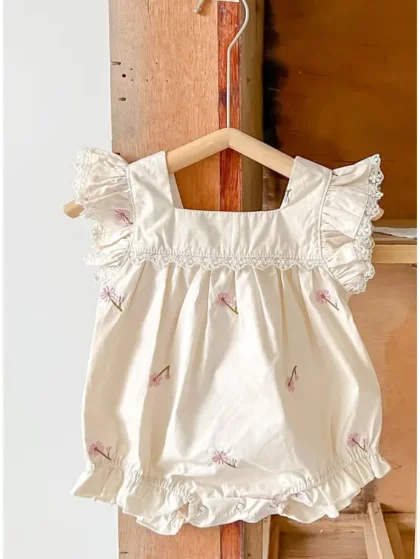 Pantalón corto para bebé con flores