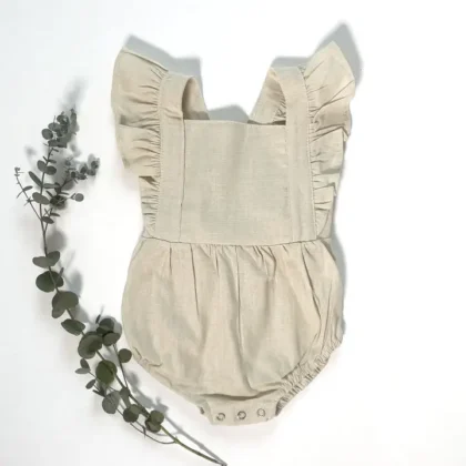 Body beige claro con volantes