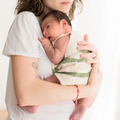 Mono con intarsia en color crudo y menta