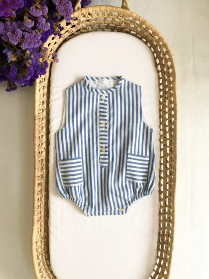 Pelele azul de rayas suave